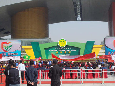 佳恒彩色LED戶(hù)外廣告屏落戶(hù)武漢市民中心