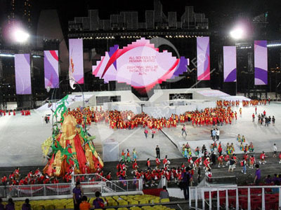 新加坡國慶節(jié)800平方米F31LED節(jié)能光柵屏