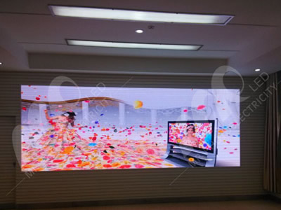 武漢室內(nèi)小間距彩色LED顯示屏項(xiàng)目